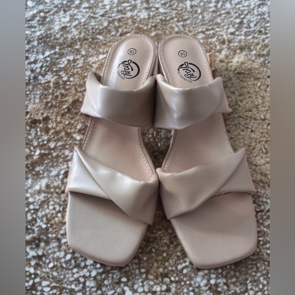 NEW Women's Sandals, Square Toe, 2inch Chunky Block Heels Tan Size 8.5 - Picture 6 of 15